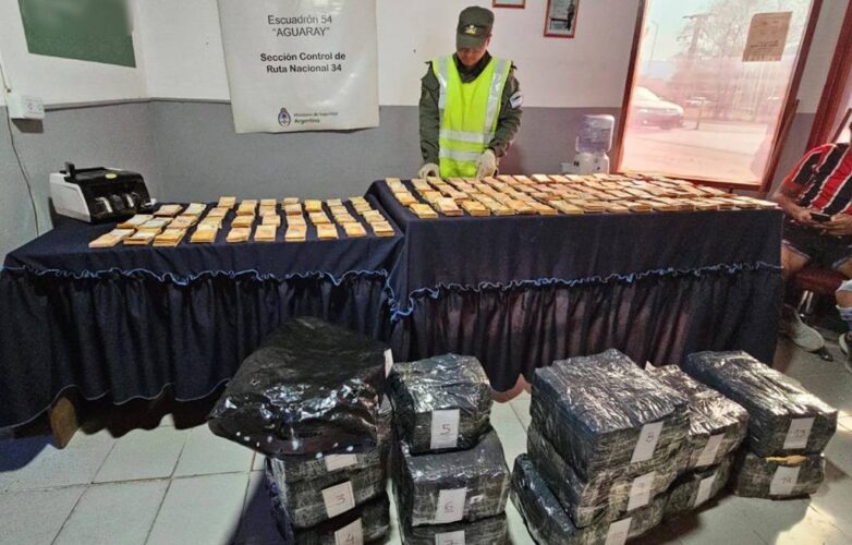 Gendarmería secuestró más de 53 kilos de marihuana en la Ruta 16: el cargamento supera los $220 millones